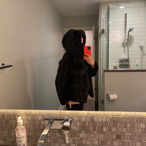 Hip length black mink coat. - Picture 5 of 5